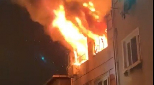 İstanbul ‘da Yangın, itfaiye ekiplerince söndürüldü