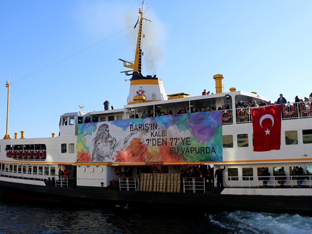 Vapurda, Manço’nun şarkıları hep bir ağızdan söylendi