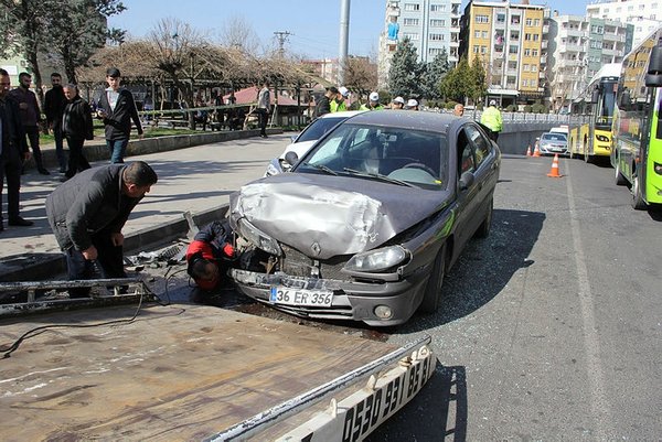 Diyarbakır `da kazada 10 kişi yaralandı