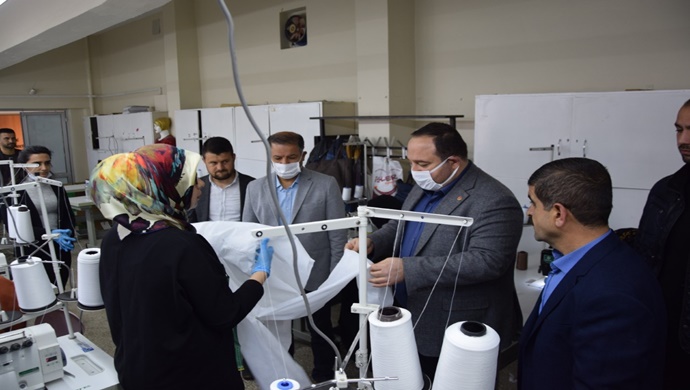 Viranşehir Belediye Başkanı Salih Ekinci, Tulum ve Maske Atölyesini Ziyaret Etti