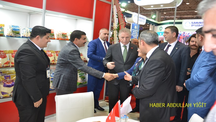 VALİ GÜL VE BAŞKAN ŞAHİN `DEN ÖZ AKTAT BAKLİYAT STANDINA ZİYARET