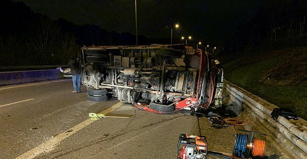 İstanbul TEM Otoyolu’nun Kartal mevkisinde kaza oldu