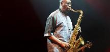 Emmanuel Dibango, corona virüs nedeniyle hayatını kaybetti