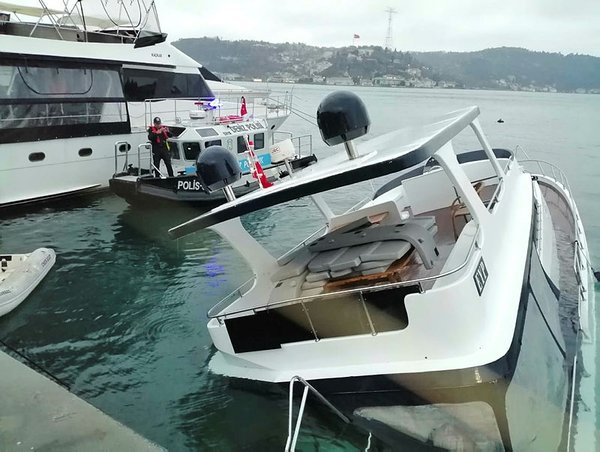 İstanbul Beşiktaş’ta lüks tekne battı