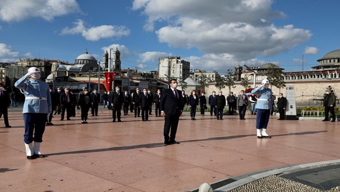 İMAMOĞLU, 23 NİSAN’IN 100’NCÜ YIL DÖNÜMÜNDE TAKSİM’DE