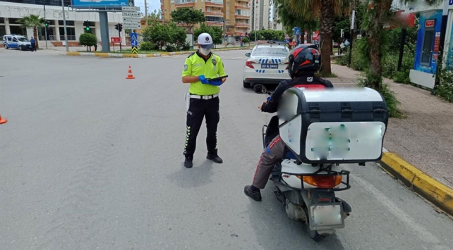 Emniyet, kask kullanmayan 1148 motosiklet sürücüsüne ceza