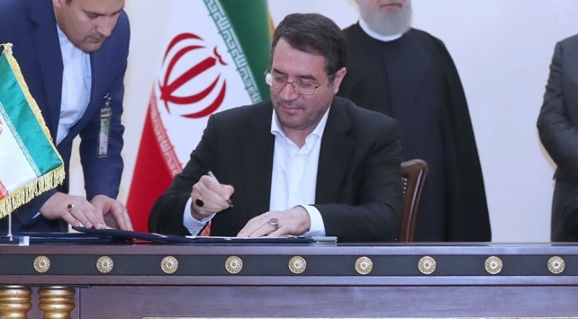 İran Bakan Rıza Rahmani’yi görevden aldı