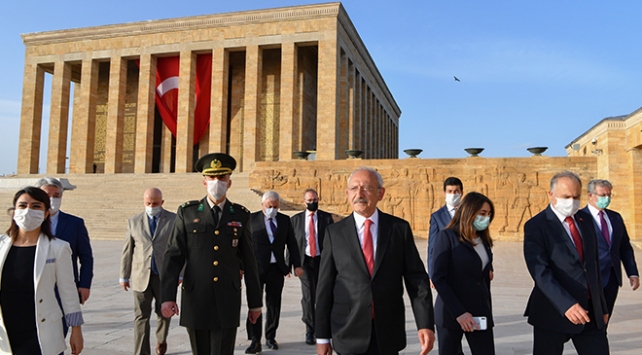 CHP Genel Başkanı Kılıçdaroğlu, Anıtkabiri ziyaret Etti