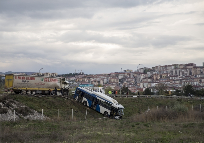 Ankara `da Trafik kazasında 10 yaralı