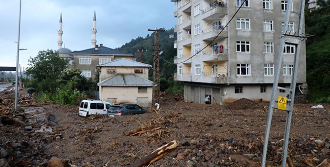 Rize’nin Çayeli ilçesinde selde 2 kişi öldü