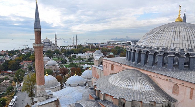 Yunan Papaz’dan Ayasofya’nın cami olmasına övgü