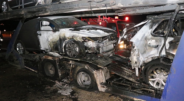 Erzincan’da sıfır araç yüklü tır yandı