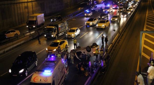 İstanbul`da zincirleme trafik kazasında 1’i ağır 4 kişi yaralandı