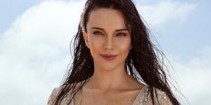Hande Ataizi’nin Ayna Pozu