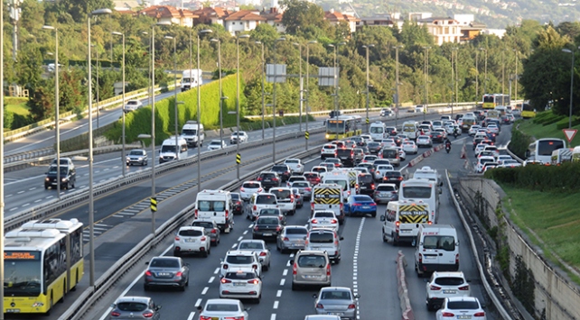 Bayram tatili sonrası İstanbul trafiği yoğunlaştı