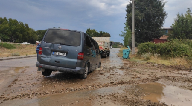 Denizli’de etkili olan sağanak yaşamı olumsuz etkiledi