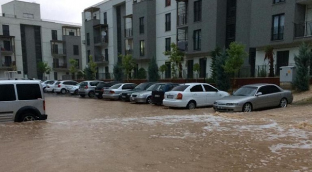 Hatay’da sağanak hayatı olumsuz etkiledi