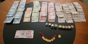 İzmir’de dilencinin üzerinden 8 altın ve 4 bin lira çıktı