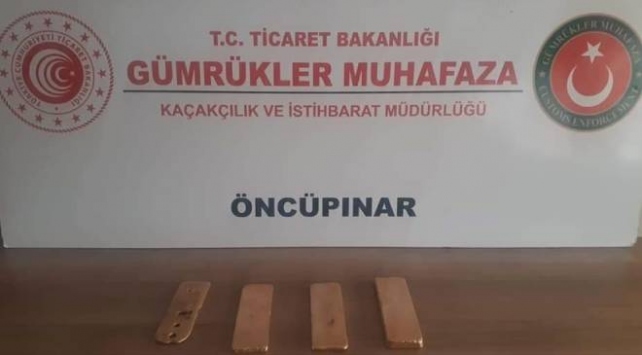 Çorabına sakladığı 3 kilogram altınla yakalandı