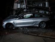 Bursa’da otomobil güvenlik kulübesine çarptı