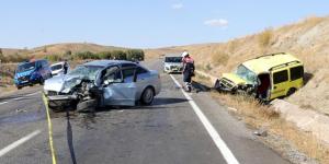 Yozgat’ta otomobille taksi çarpıştı: 2 ölü, 1 yaralı