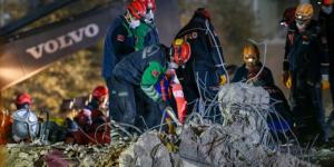 İzmir’de can kaybı 100’e yükseldi