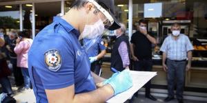 Karantinada olması gerekirken otelde yakalandı