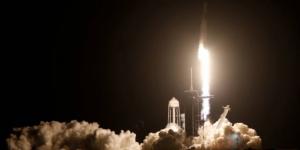 NASA, 4 astronotu taşıyan SpaceX’e ait uzay aracını fırlattı