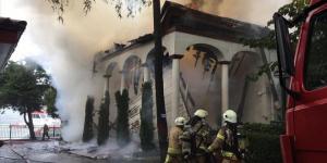 TARİHİ VANİKÖY CAMİİNDE YANGIN!