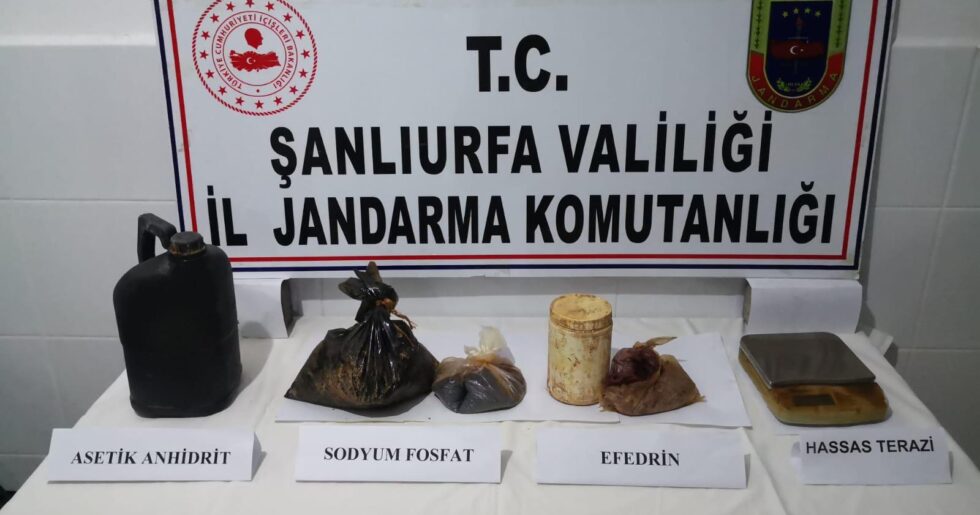UYUŞTURUCU MADDE YAPIMINDA KULLANILAN MALZEMELER ELE GEÇİRİLDİ.