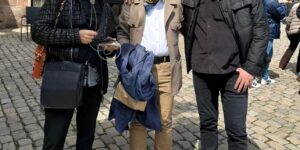 Romanları ve içten yaşantısıyla Türkiye’de önemli bir yere sahip olan yazar Turgut Akaslan yeni romanını yazmak için Prag’a taşındı.