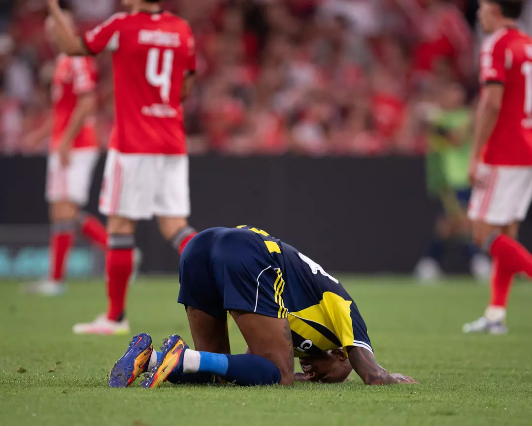 Fenerbahçe, Benfica’ya elenerek Şampiyonlar Ligi’ne veda etti…