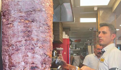 Dönerin Sırrı Cüneyt Yıldız’da: Türkiş Kafe Restoran Lezzetiyle Büyüyor